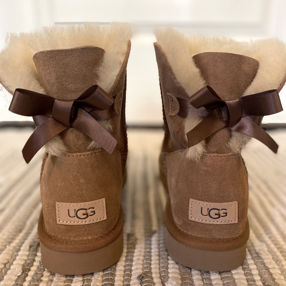 ✨BRAND NEW✨ UGG Mini Bailey Bow II: Size 10